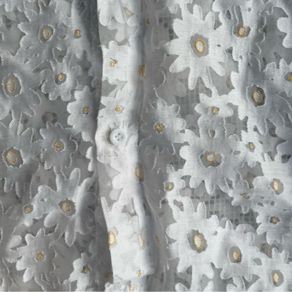 Women’s vintage white daisy blouse size small/medium - Picture 3 of 3